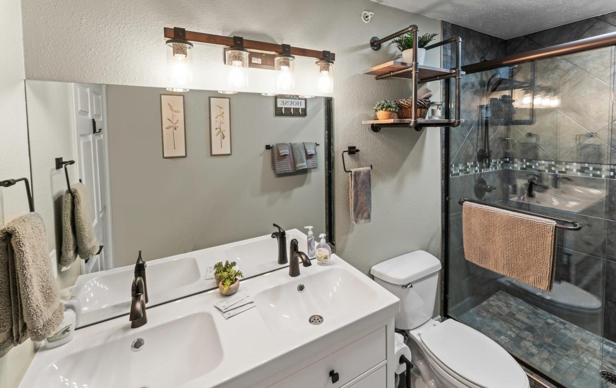 Golf On Site - Walk-In Shower - Jetted Tub - Free Attraction Tickets Included 브랜슨 외부 사진